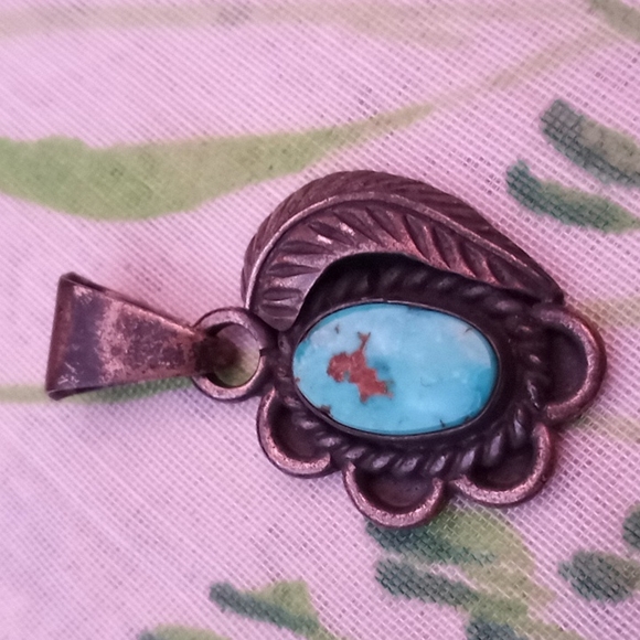 VERY VINTAGE Native American Natural Turquoise Sterling Silver w Feather PENDANT - Picture 6 of 16